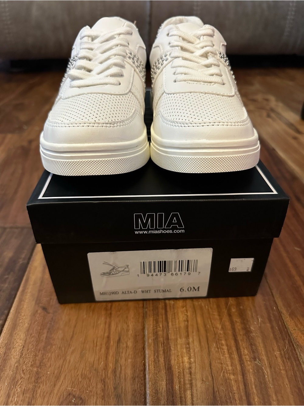 MIA Women’s White Rhinestone Accent Casual Sneakers- New In Box - Picture 4 of 4